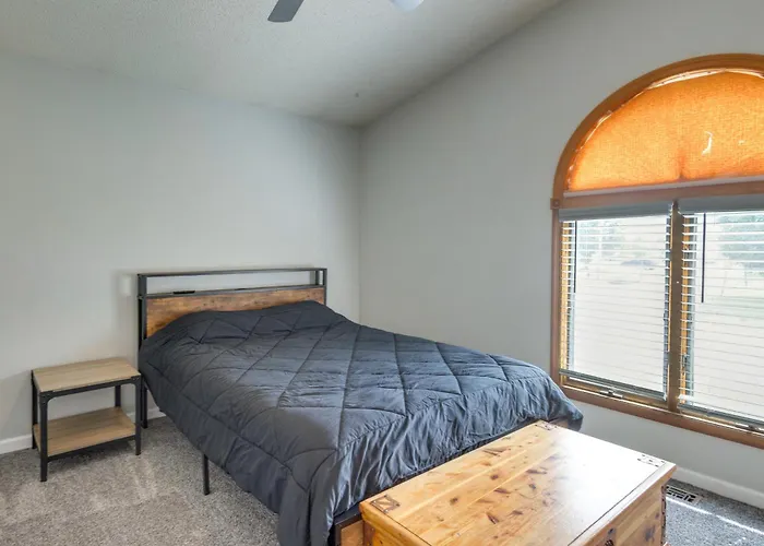 Lakefront Family 13 Mi From Gateway Arch! Holiday home