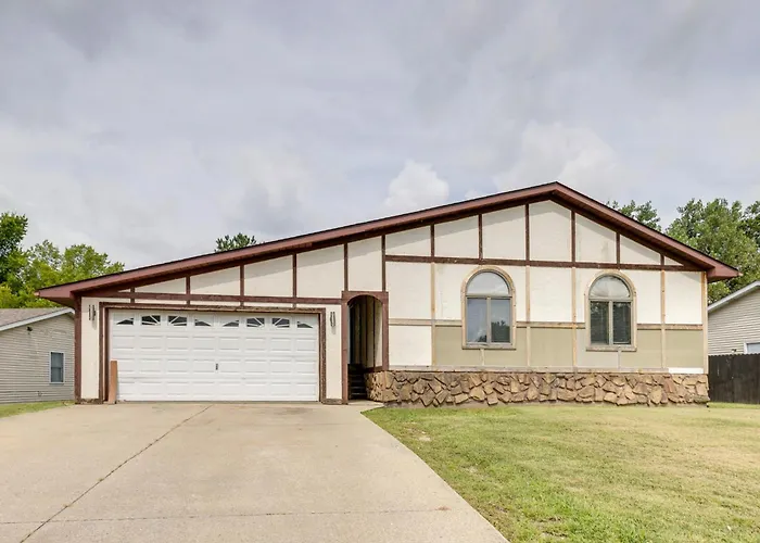 Lakefront Family 13 Mi From Gateway Arch! Holiday home